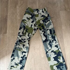 KUIU Camouflage Outdoor Gear in Green and Gray